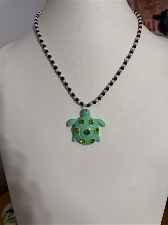 Jewelry - Green Turtle Resin Pendant Necklace on Navy and Pearl Beaded Chain 18"